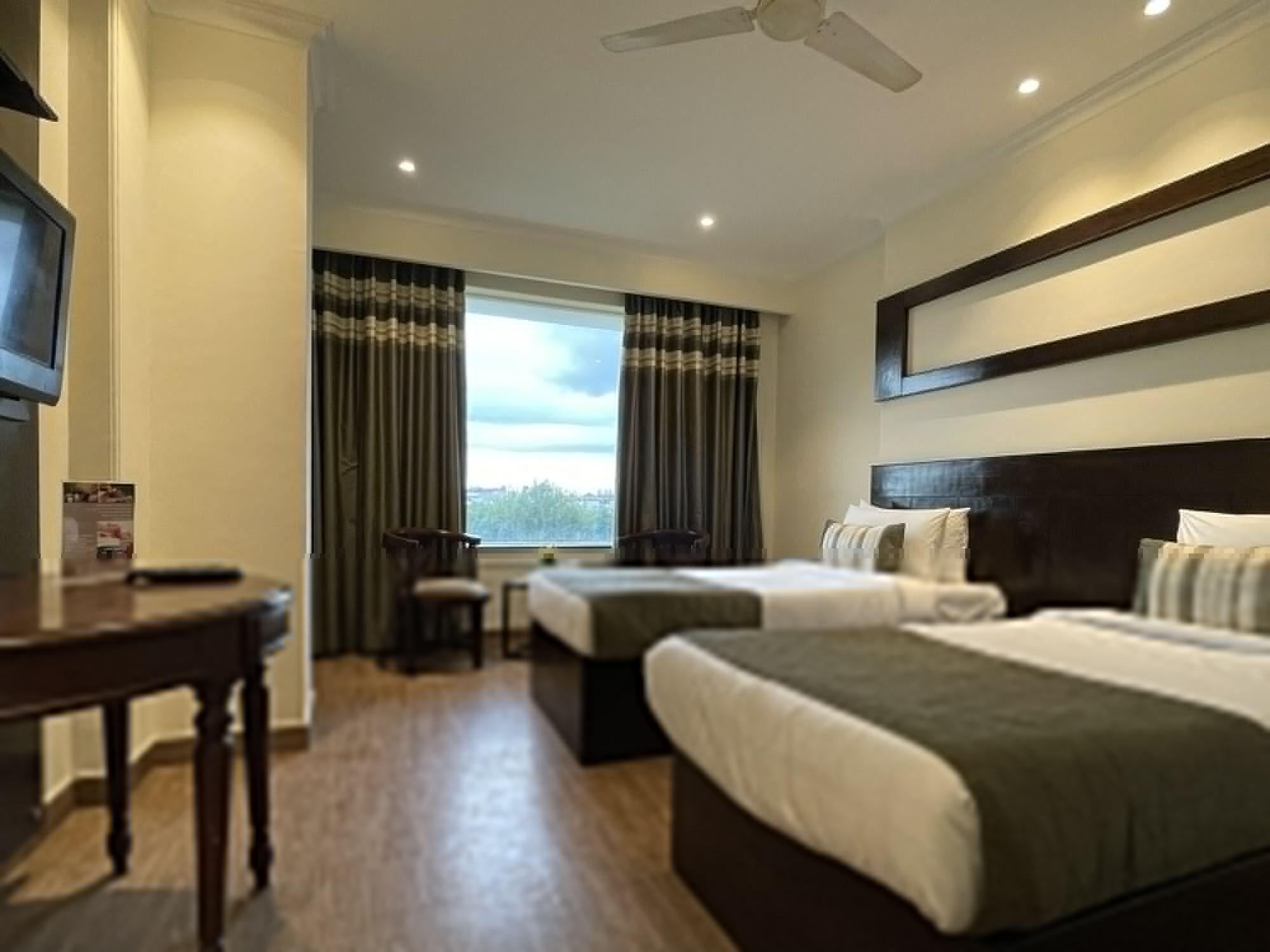 Royale Sarovar Portico Agra Agra  Ngoại thất bức ảnh
