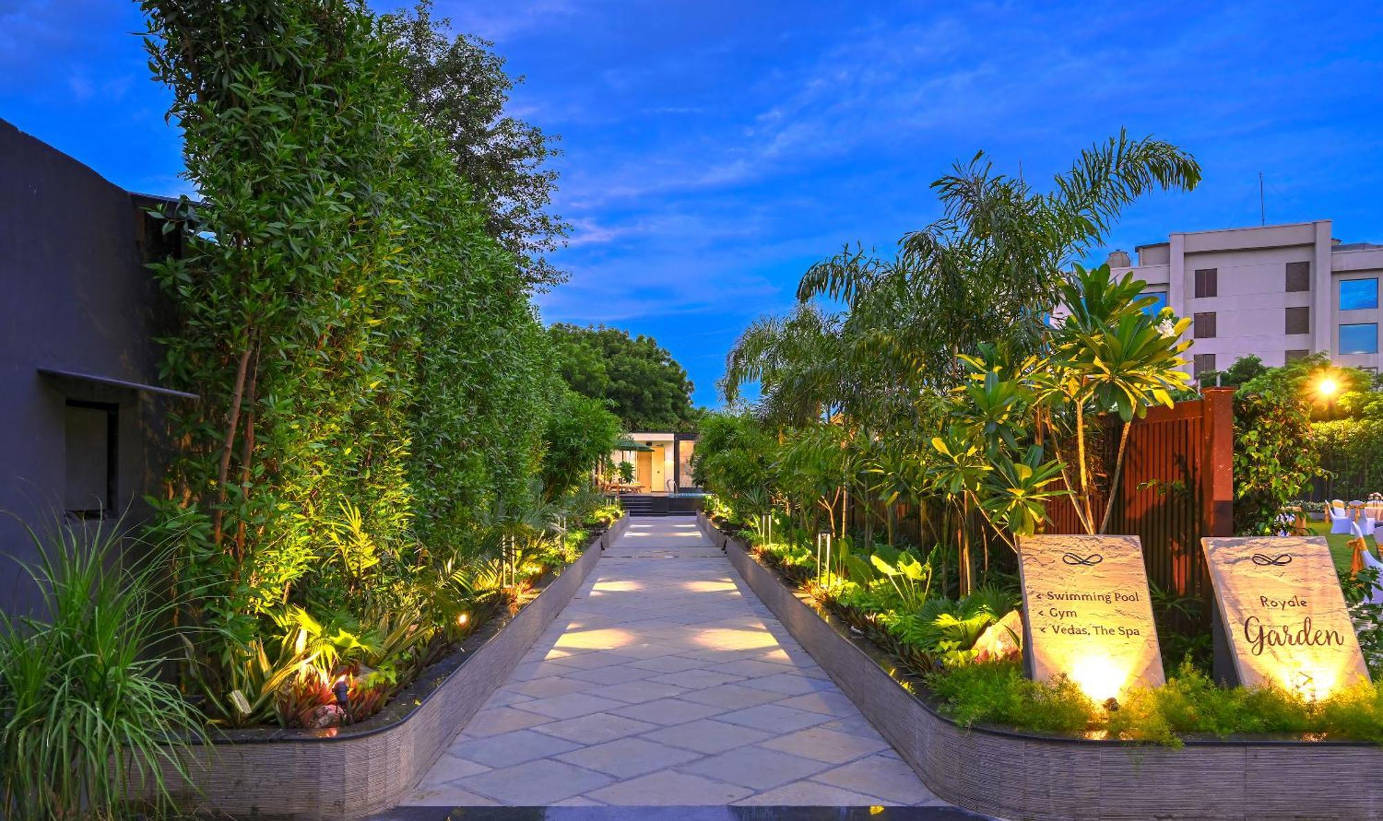 Royale Sarovar Portico Agra Agra  Ngoại thất bức ảnh
