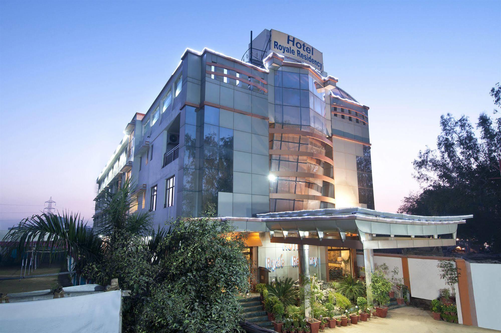 Royale Sarovar Portico Agra Agra  Ngoại thất bức ảnh